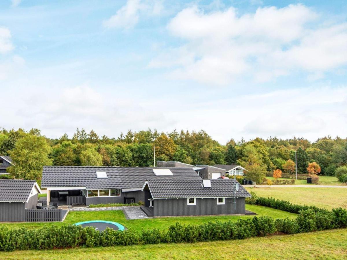 8 Person Holiday Home In Hovborg Exteriör bild